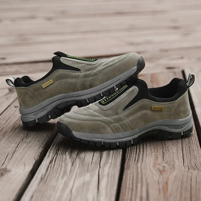 🔥Offerta speciale di oggi🦌Scarpe in pelle scamosciata di alta qualità🦶Alleviano il dolore ai piedi e la fascite plantare✅Impermeabili, antiscivolo, morbide e comode